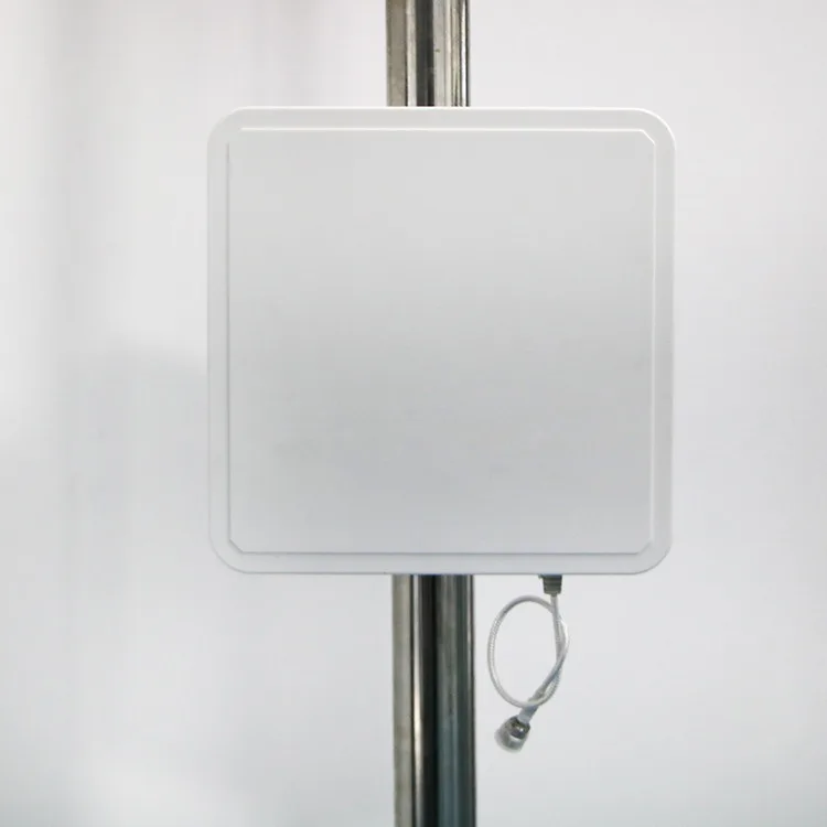 Antena RFID TagTrack ANT-9C zamontowana na maszcie